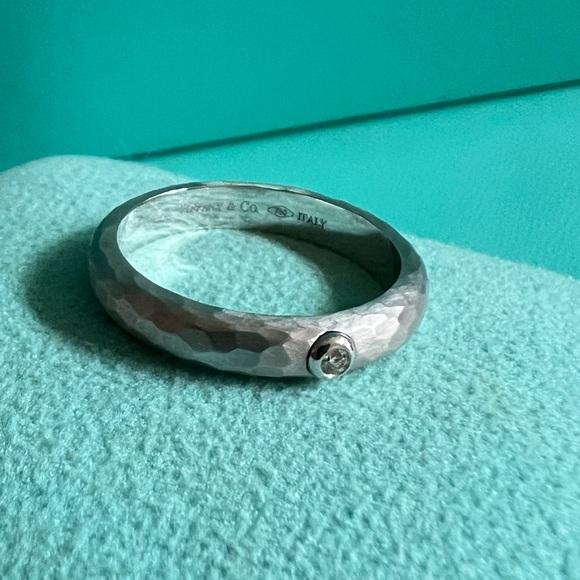 🌸🌸 Authentic Tiffany & Co. Picasso Hammered Ring with Diamond - Picture 3 of 9